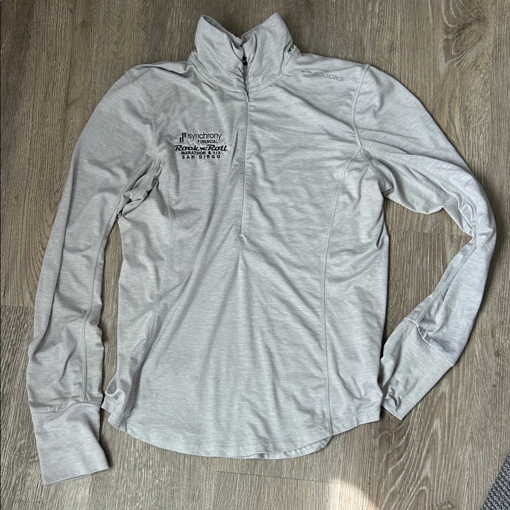 San Diego Rock n Roll Marathon Brooks Light Gray Quarter-Zip Running Top